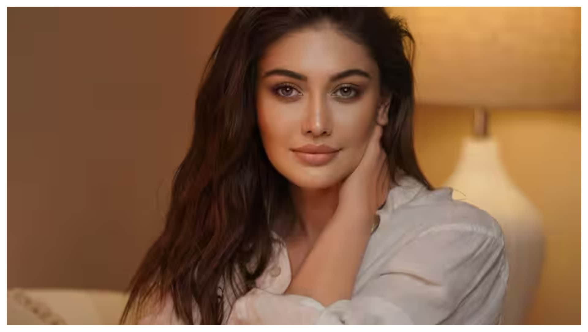 shefali jariwala death news actress bold looks goes viral on internet