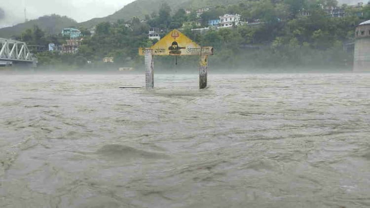 Uttarakhand Weather: सात जिलों में भारी बारिश का रेड अलर्ट, 127 सड़कें बंद, अलकनंदा का जलस्तर बढ़ा