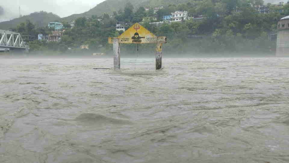 Uttarakhand Weather heavy rain Red alert in seven districts Many routes including Badrinath Highway closed