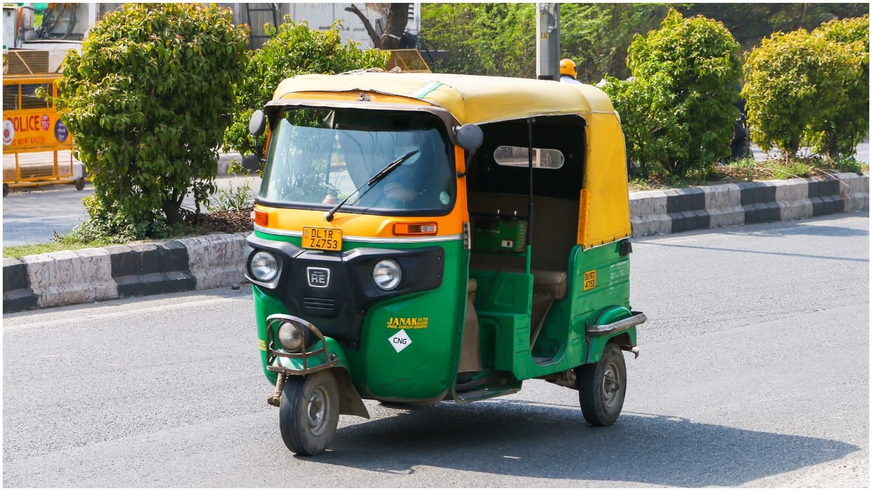 Struggle Story Of 65 Year Old Woman Auto Driver Mangla Aaji Satara Ki mangala Tai Women Empowerment Stories