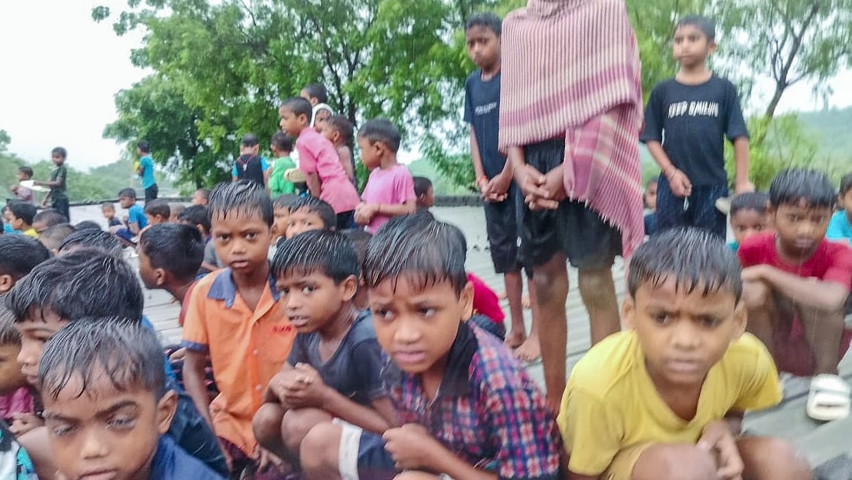 Jharkhand: Due to heavy rains, water entered the residential school 162 students trapped