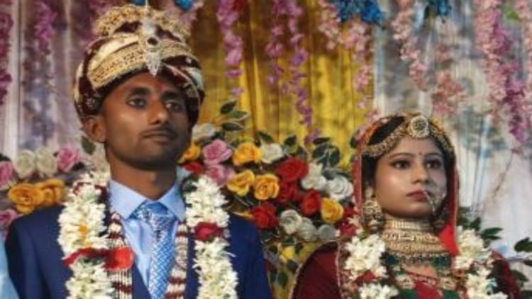 Bihar News: शादी के छह महीने बाद विवाहिता की संदिग्ध मौत, दहेज हत्या का आरोप, परिजनों को ससुराल में बंधक बनाया