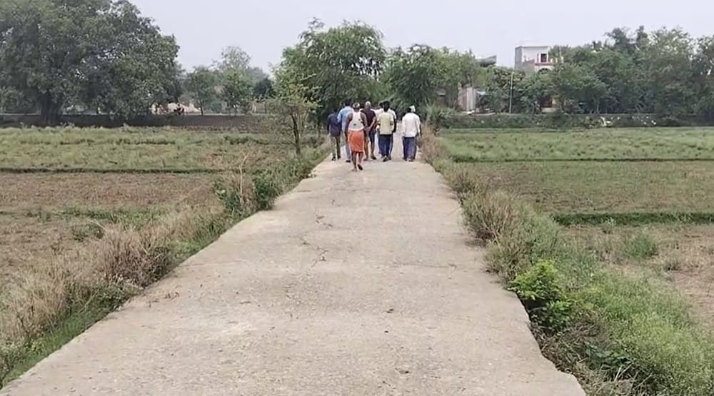 Bihar News: Road connecting Mubarakpur village incomplete, allegations of scam in construction