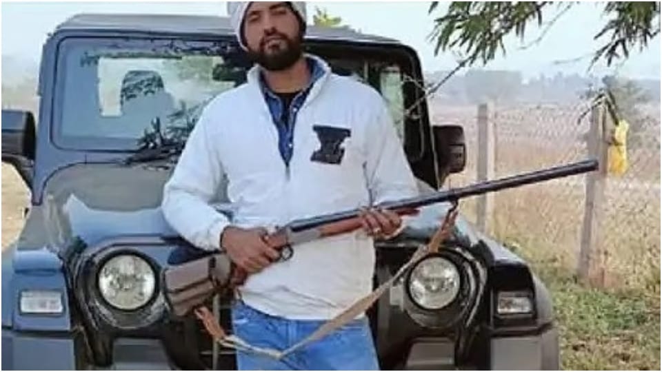 A notorious criminal shot and killed a youth in Bhopal Crime news
