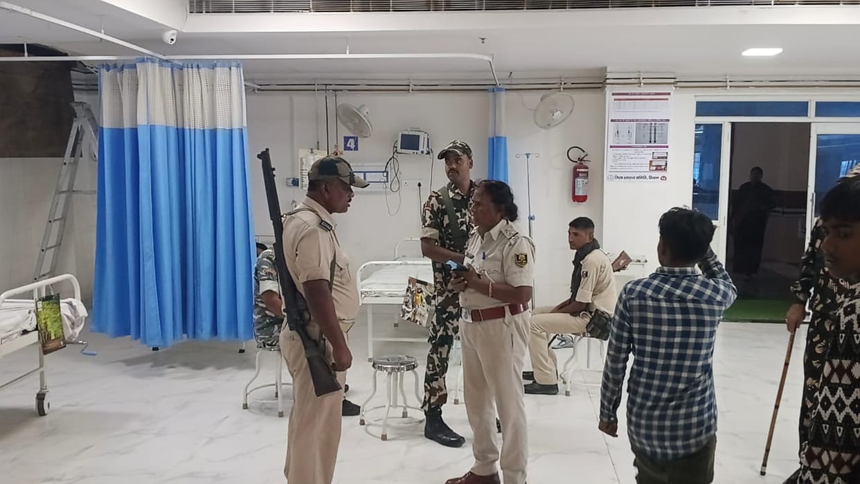 Bihar Police: Encounter in Siwan, police fired and shot the fleeing miscreant; being treated in the hospital