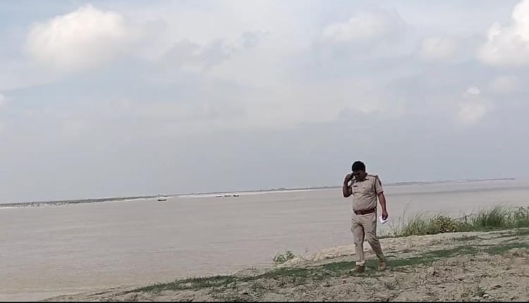 Bihar News गंगा के दियारा में ड्राइवर की हत्या से सनसनी, शव को नाव पर लोड कर ले जा रहे थे आरोपी तभी...