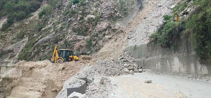 Uttarakhand Weather heavy rain Red alert in seven districts Many routes including Badrinath Highway closed