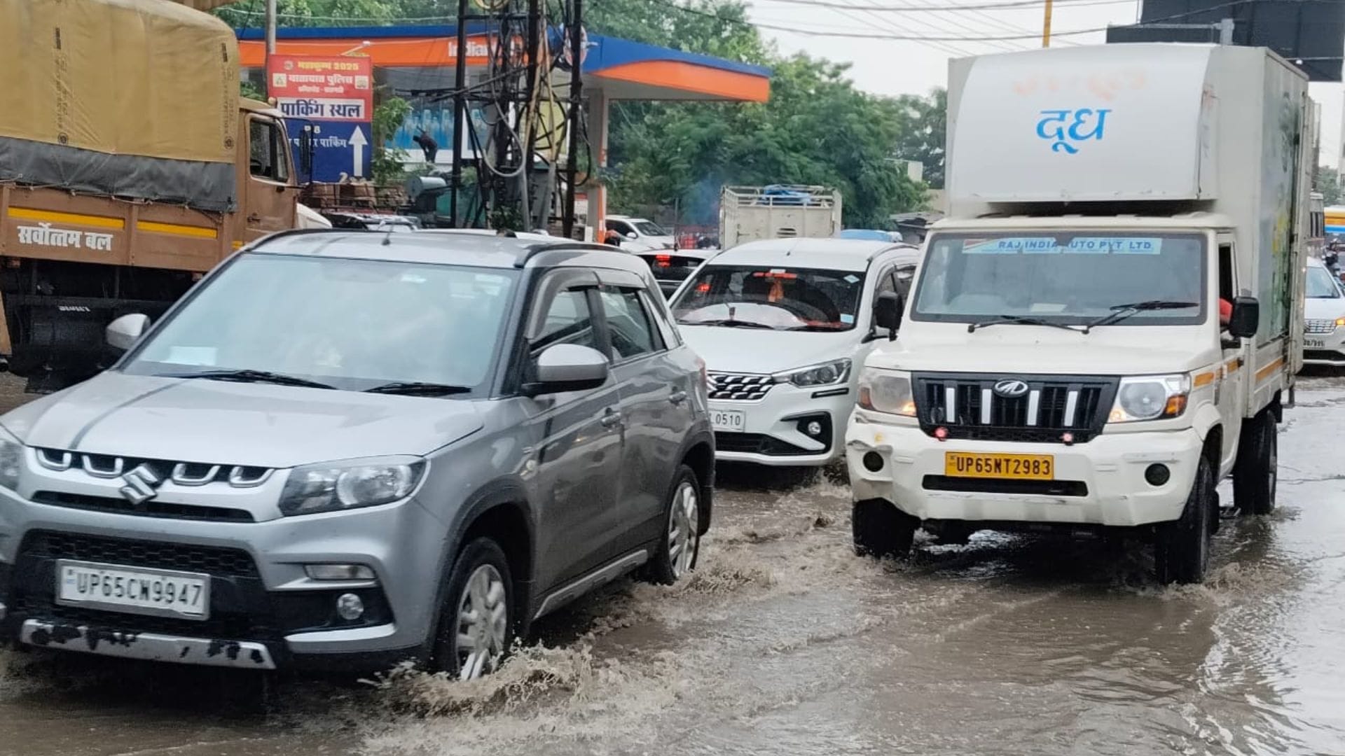 UP Weather news Monsoon breaks two-year record in Banaras mercury drops in one and half hours