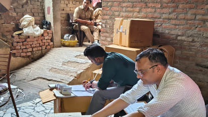 Kanpur: Both medical stores could not give details of purchase and sale of medicines