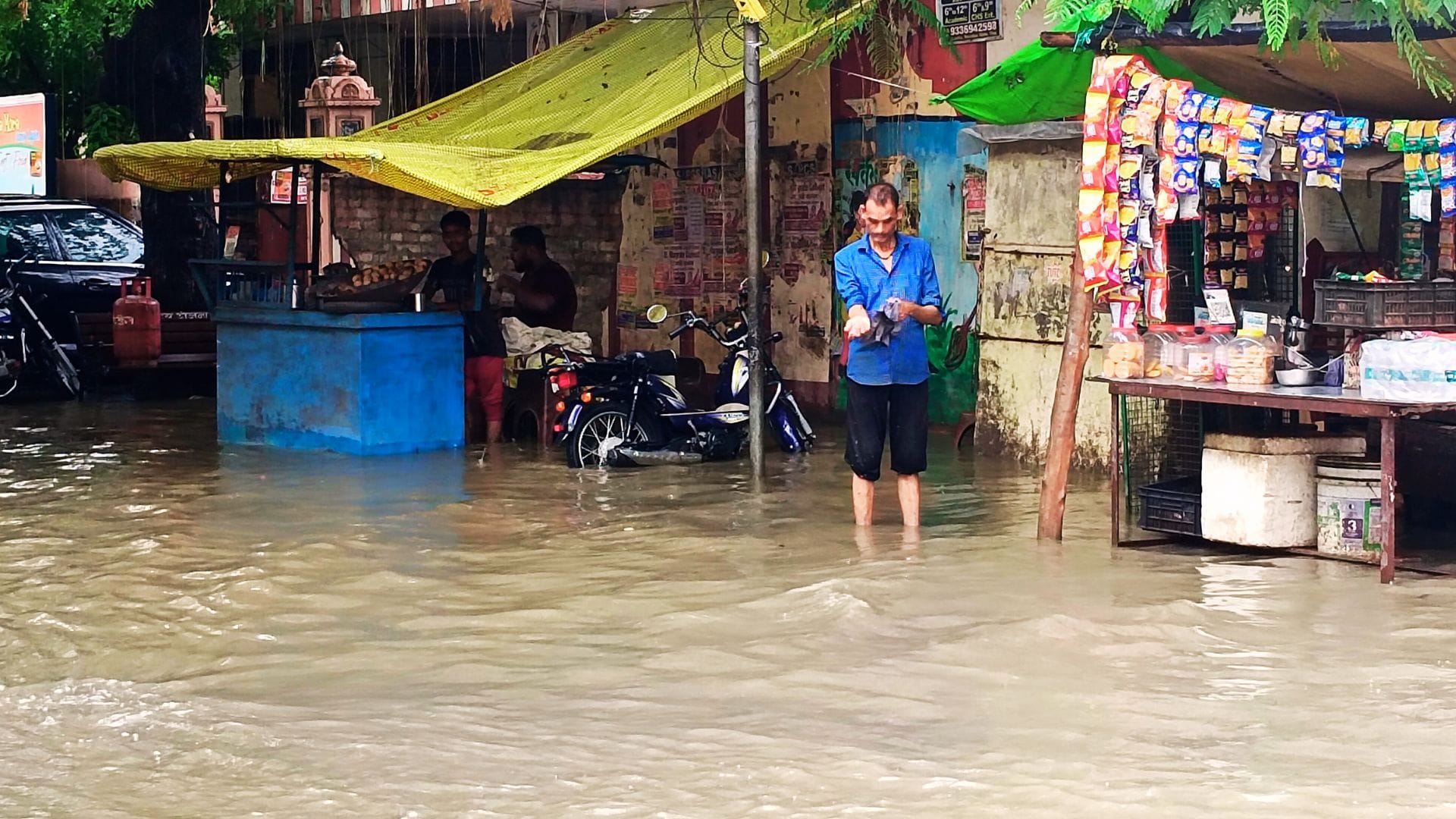 UP Weather news Monsoon breaks two-year record in Banaras mercury drops in one and half hours
