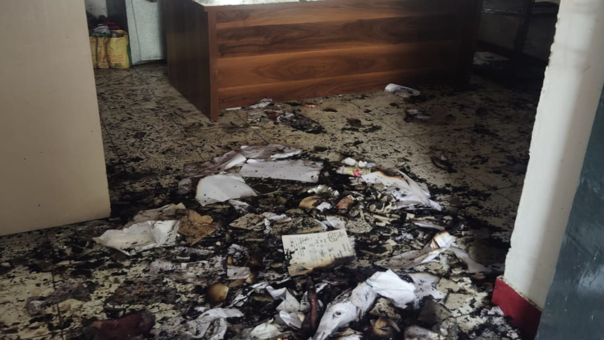 A fire broke out in the warehouse of Gida police station in Gorakhpur. There is talk of burning of many files