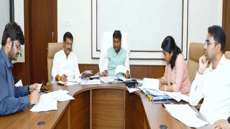 CG: मंत्री केदार कश्यप ने बोले- रासायनिक खादों की कालाबाजारी बर्दास्त नहीं, किसानों को मांग के अनुरूप मिले