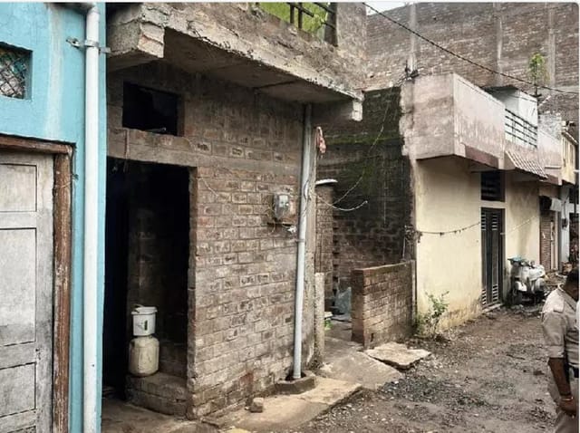 इस घर में महिला की हत्या।