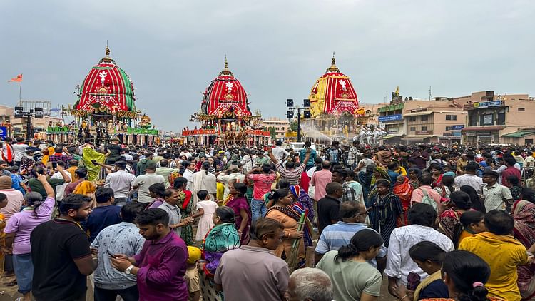 Puri Stampede: पुरी भगदड़ मामले में ओडिशा सरकार की बड़ी कार्रवाई; दो अधिकारी निलंबित, DM-SP का हुआ तबादला