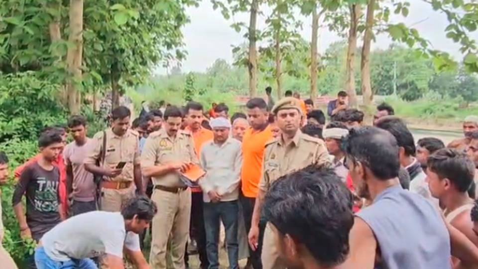 young man died by drowning In Shravasti who had gone to defecate slipped and fell into canal