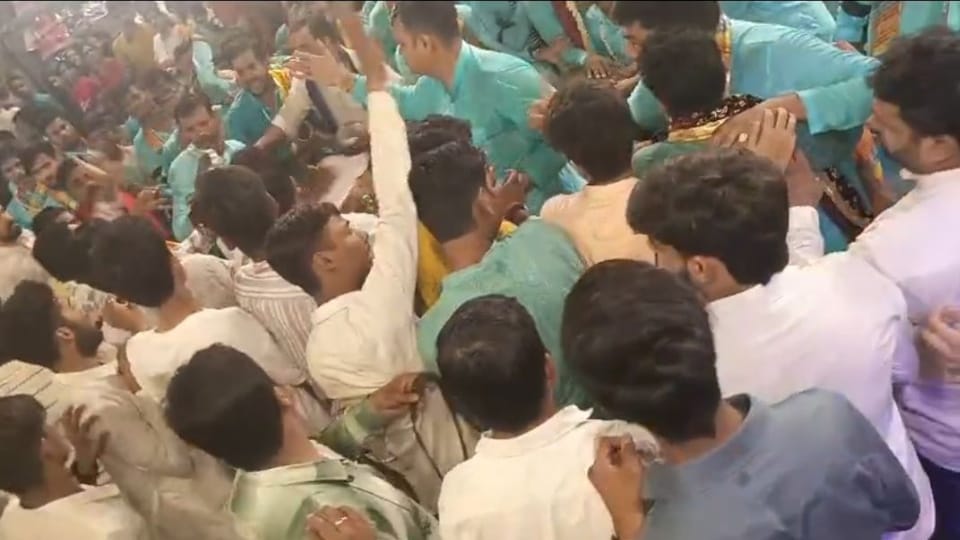 Kanpur Jagannath Rath Yatra Clash: Stone Pelting and Scuffle Break Out Over Dispute Full Incident Explained