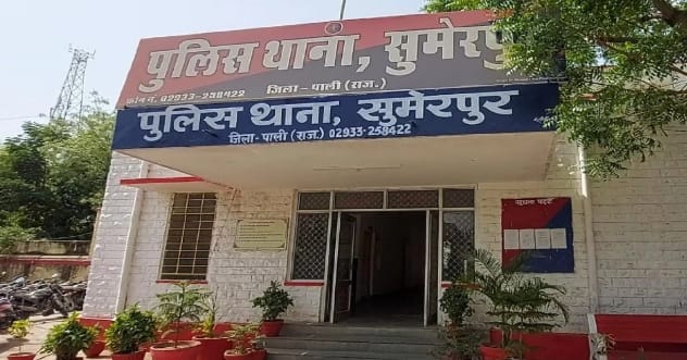 Hamirpur Husband caught with girlfriend in Oyo hotel police took action on wifes complaint