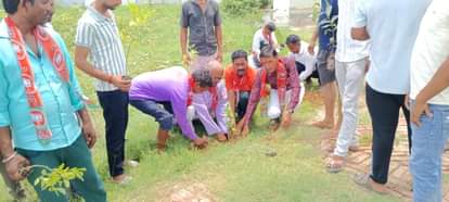 सरसौल में 'मन की बात' और 'एक पेड़ मां के नाम' कार्यक्रम