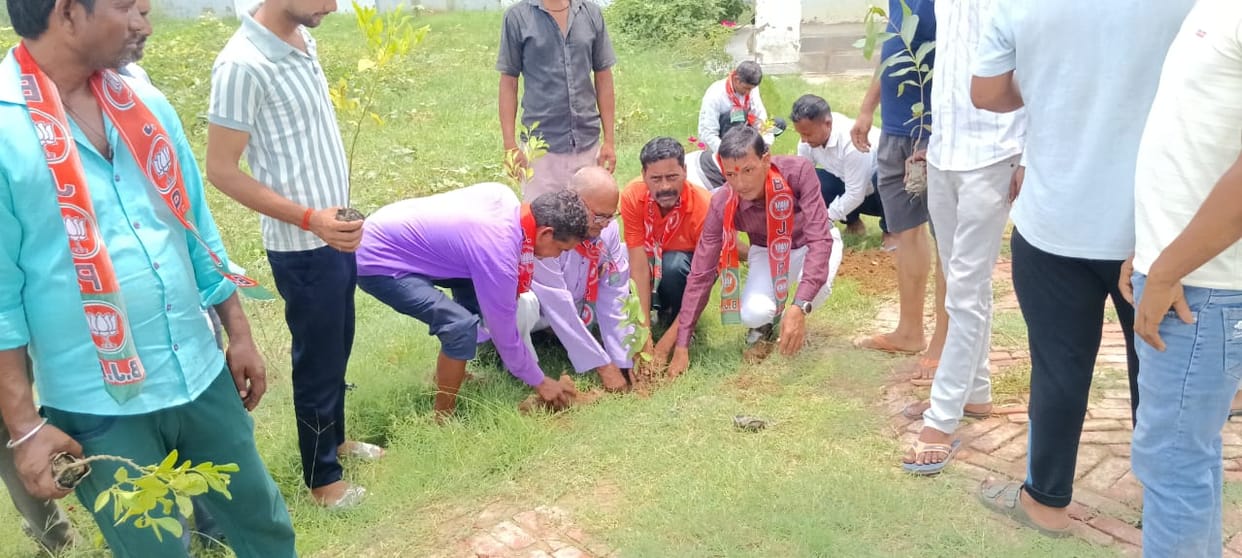 Kanpur Mann ki Baat  and One tree in the name of mother programs tree plantation seminar were also organized