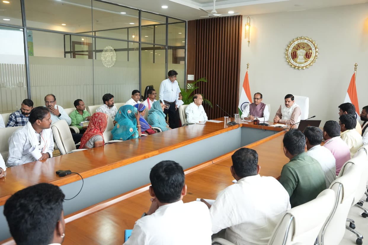 MP News: Shivraj reached the Chief Minister's residence with the tribals, Dr. Yadav removed Sehore DFO