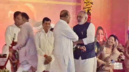 MP News: Union Minister Virendra Khatik insulted on CM's stage