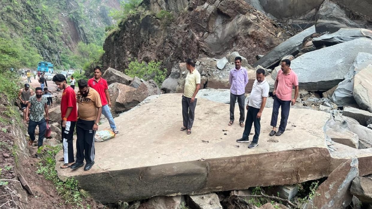 Punjab Ranjit Sagar Dam Project Road closed due to torrential rains in Pathankot landslides increased problems