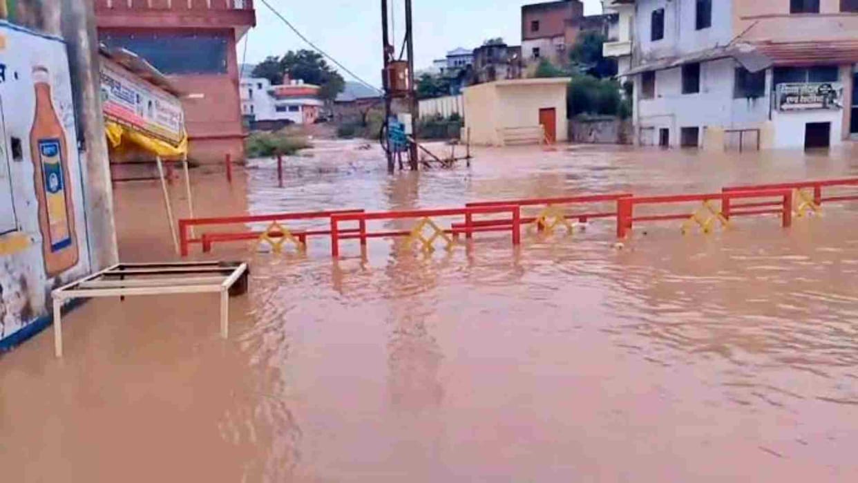 MP News: Flood-like situation in Satna due to first monsoon rain