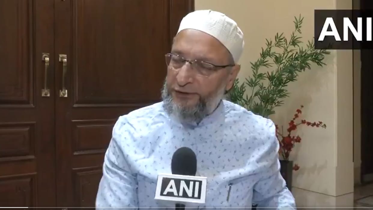 Bihar: Owaisi wrote a letter to Election Commission in protest against Special Intensive Revision voter list