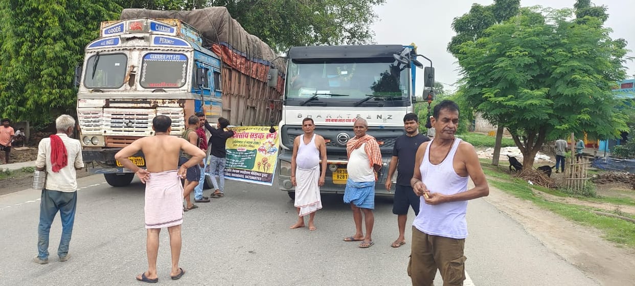 Bihar News: NH-139 remained jammed for four hours demanding four lane