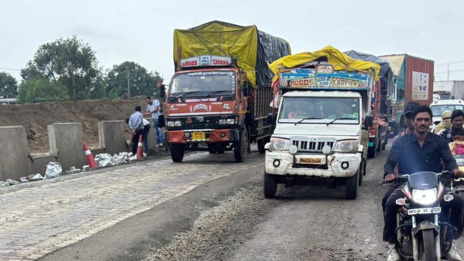 indore news: Traffic diverted on Indore-Dewas highway due to construction, emergency services hit