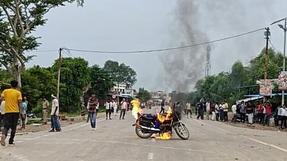 Bhim Army workers got angry after MP Chandrashekhar was put under house arrest, vandalised police vehicles