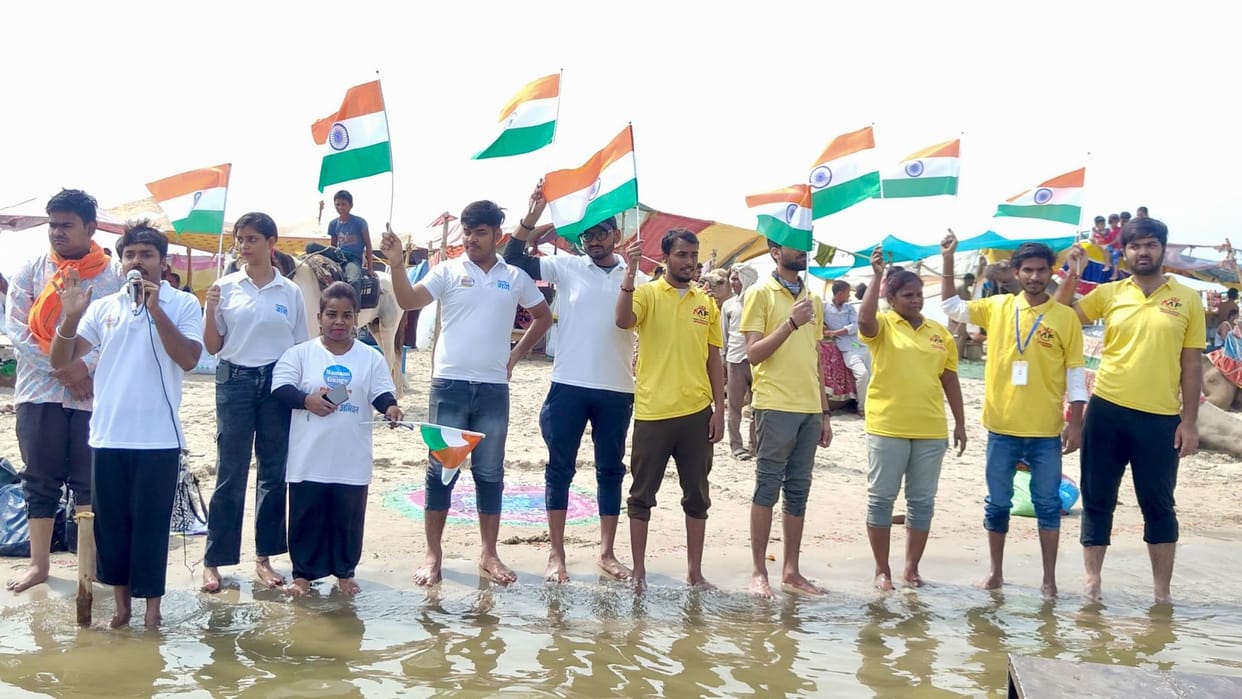 Shubhanshu Shukla successful journey to Kashi Ganga devotees chanted Jai Hind slogans