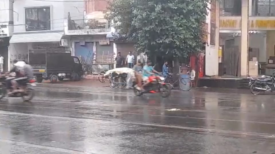 Meerut: Weather changed due to drizzling rain, relief from heat, know how the weather will be in next two days