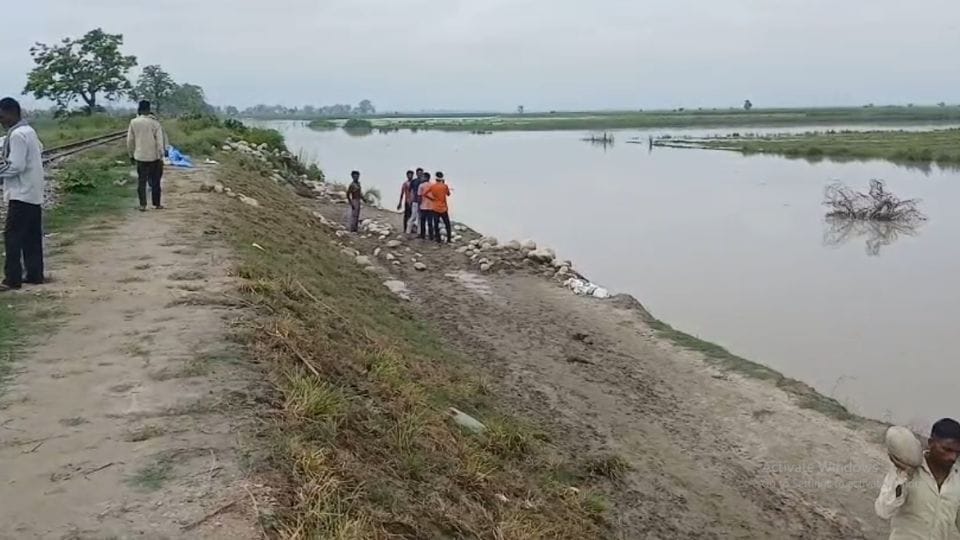 water level of Sharda increased after releasing excess water from Banbasa Barrage