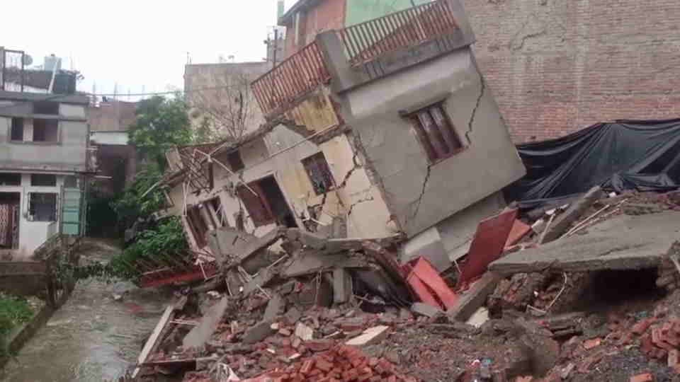 Dehradun Weather Two-storey house collapsed in Masjid Colony after Rainfall water filled on roads