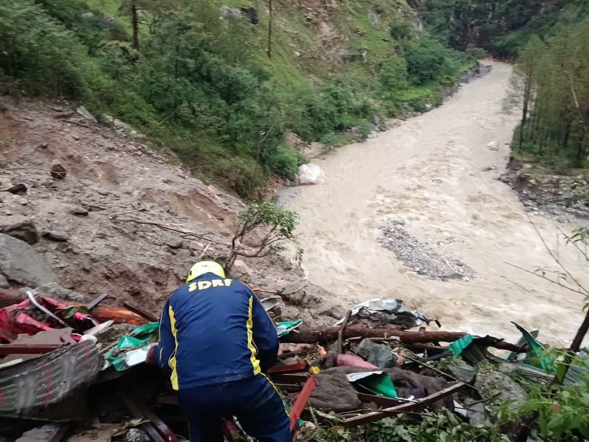 Uttarakhand Weather Cloudburst Near Silai Band In Uttarkashi After Heavy Rainfall Many Workers Missing - Amar Ujala Hindi News Live - Uttarakhand Cloudburst:उत्तरकाशी में सिलाई बैंड के पास बादल फटा...कई मजदूर ...