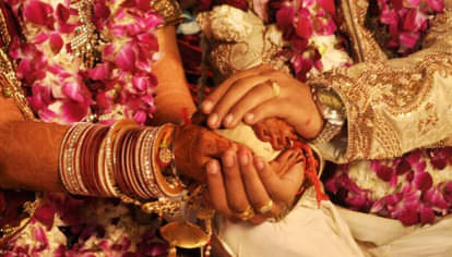 Badaut Love Marriage Case: Husband Accused of Demanding rs20 Lakh After Temple Marriage; FIR Filed