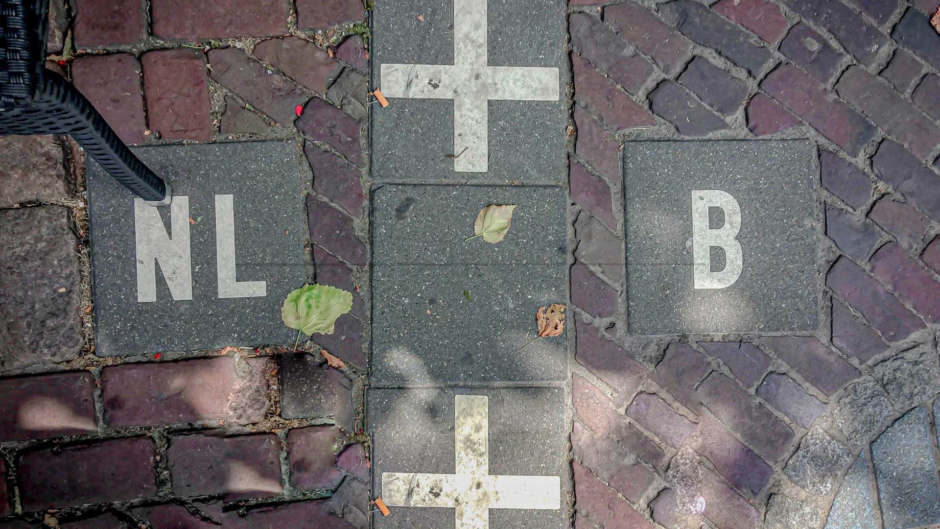 World Most Unique Border That Passes Through Houses Know About Conutry