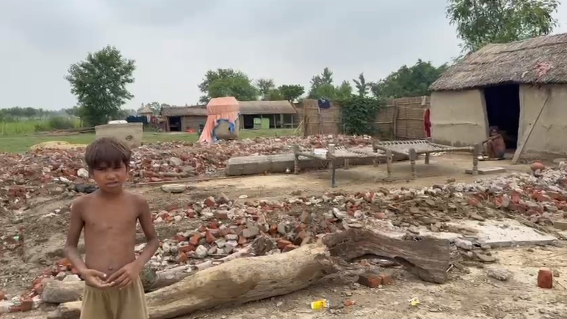 Bahraich: Saryu showed its fierce form... After destroying houses, 100 bighas of crops also got submerged