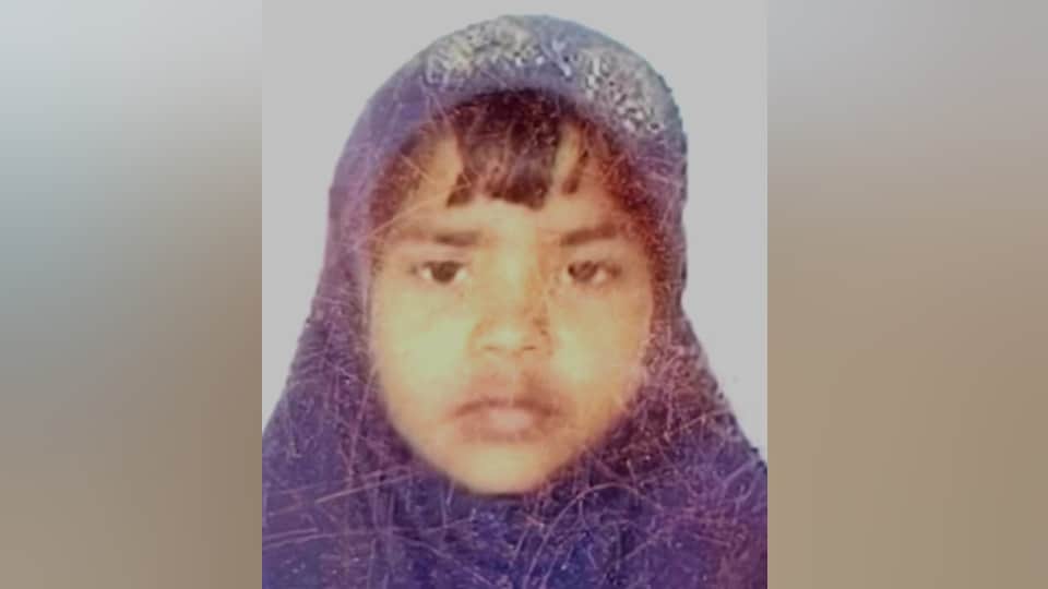 Innocent girl was sieved by dogs by scratching whole body In basti