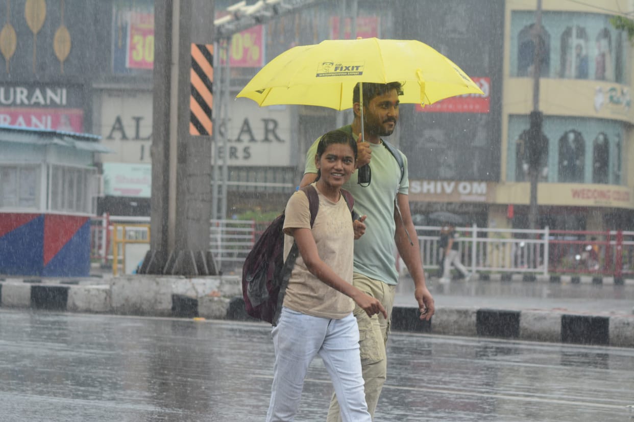 MP Weather: Heavy rain alert in 20 districts of Madhya Pradesh today, up to four and a half inches of water ma