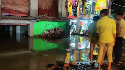 UP Weather news 68.5 mm rain in Banaras in two and one half hours such heavy rain after four years