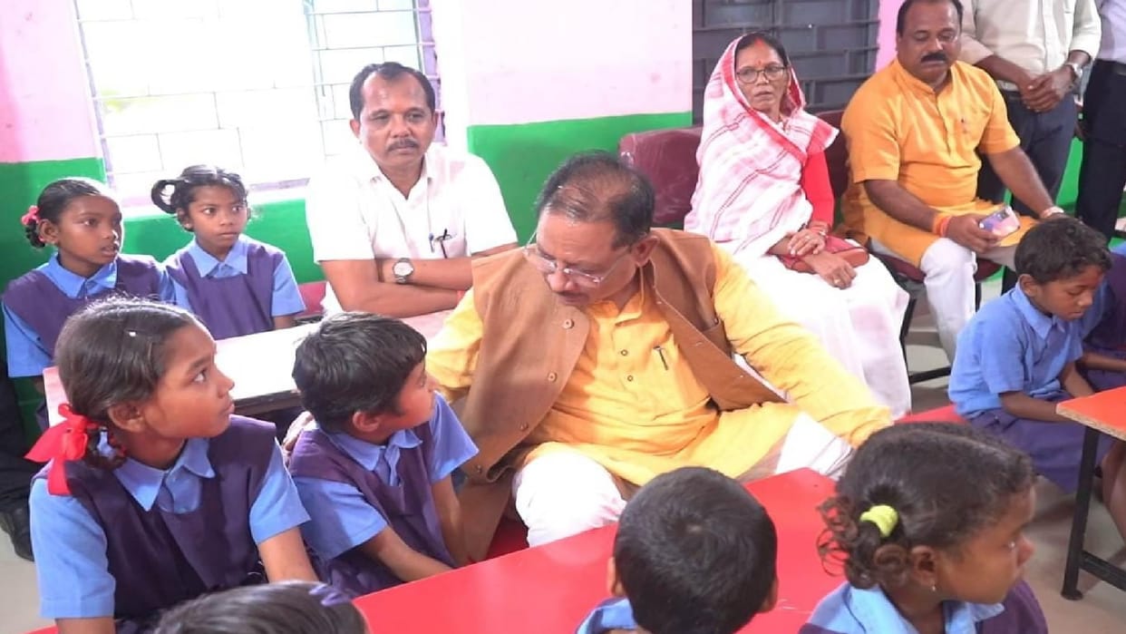 Study properly don't watch mobile said CM vishnudeo Sai during children smart class