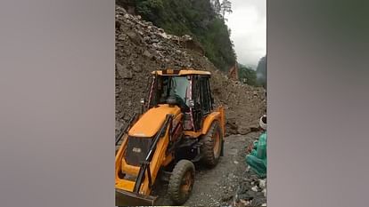 बादल फटने से तबाही: पानी आया था उठाने... जो जग गए वो बच गए, जो नहीं उठे वो बह गए; जिंदा बचे मजदूरों की आपबीती Cloudburst causes devastation in Uttarkashi Silai Band Labourers who survived the flood narrated their ordeal