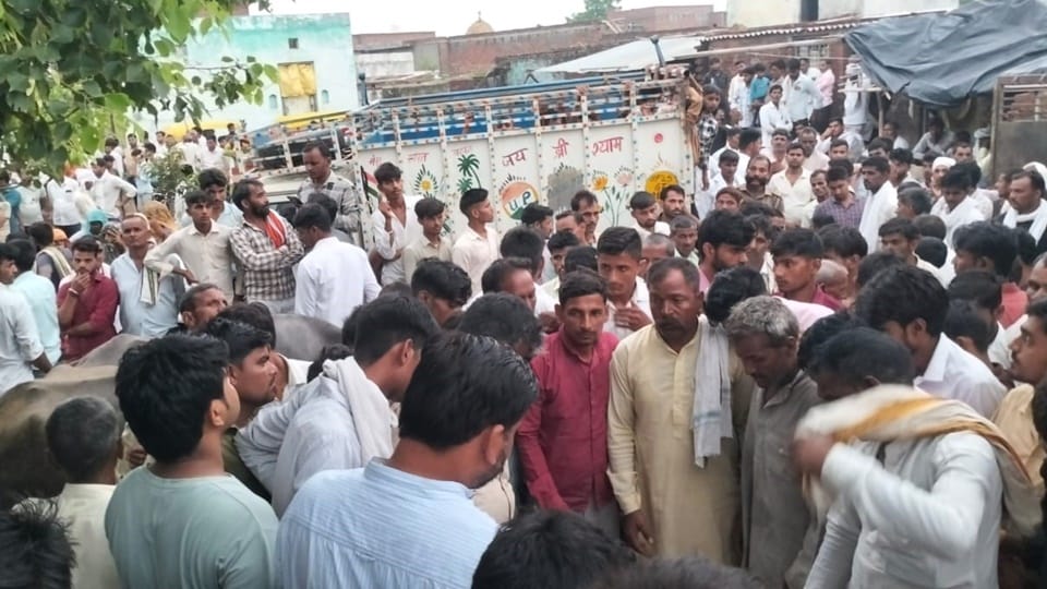 Sambhal: Three brothers jumped 200 meters air while pulling wire electricity tower, two died after falling
