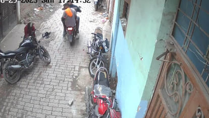 Kanpur: E-rickshaw driver along with his companions beat up a scooty rider