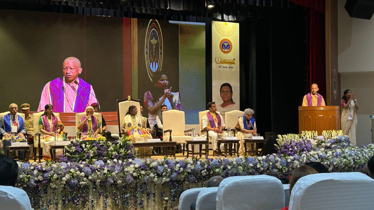 President Draupadi Murmu attended the convocation ceremony of Gorakhpur AIIMS.Honoured by presenting medal