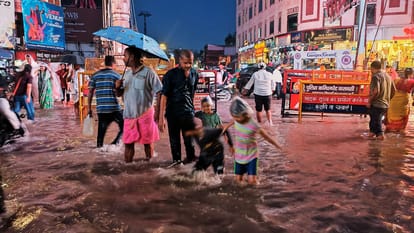 UP Weather news 68.5 mm rain in Banaras in two and one half hours such heavy rain after four years
