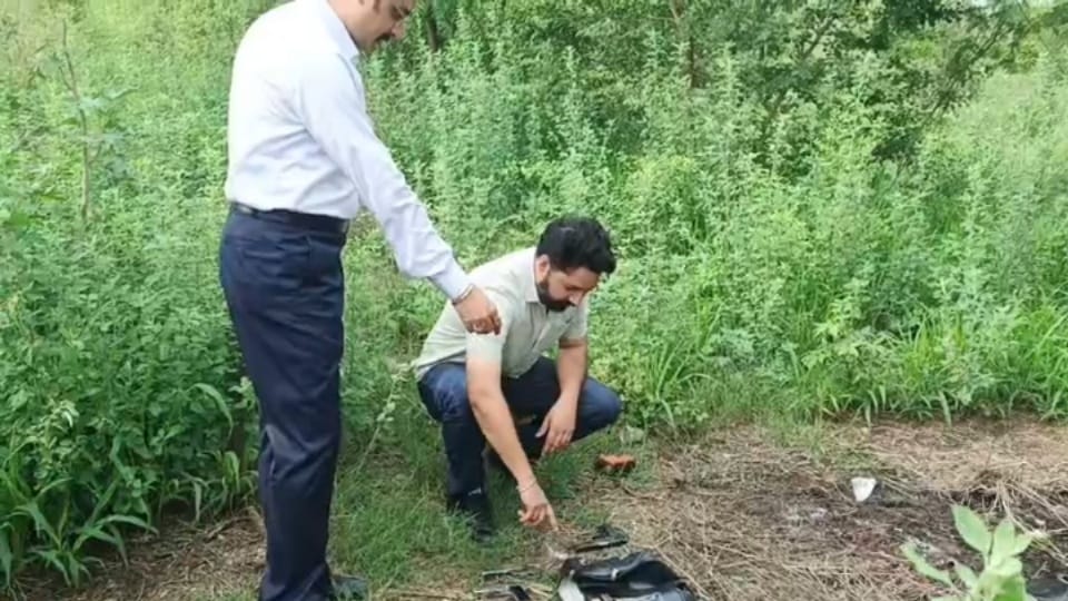 घटना स्थल पर मौजूद टीम।