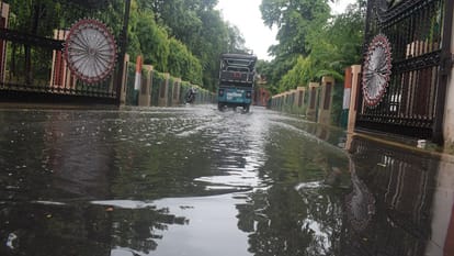 Meerut: Water filled the streets of the metropolis, Municipal Corporation gasped and people faced problems